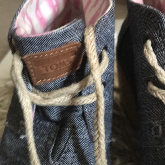 TOMS denim linen wedge. Woman's size 6.5 - Picture 7 of 8